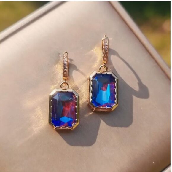 NEW 18K Gold Plated Iridescent Deep Blue Emerald Cut Crystal Drop Earrings - Picture 2 of 4